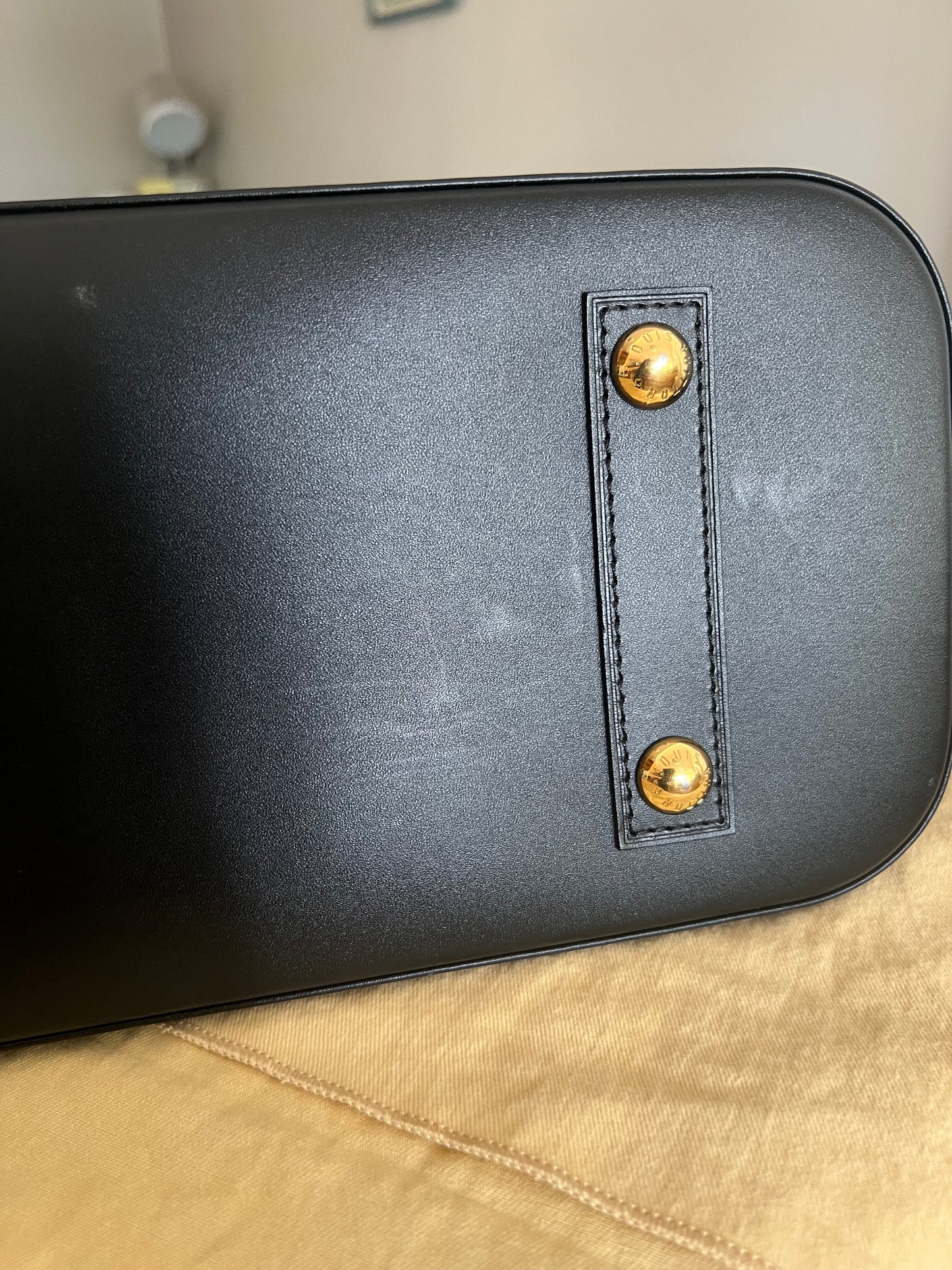 Alma PM Metal Stones