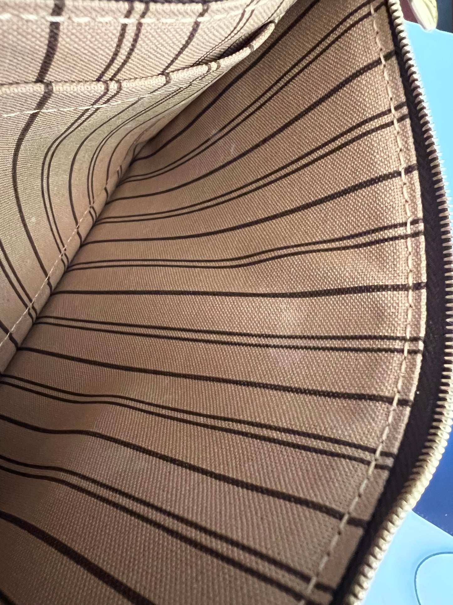 Neverfull MM Pouch Beige