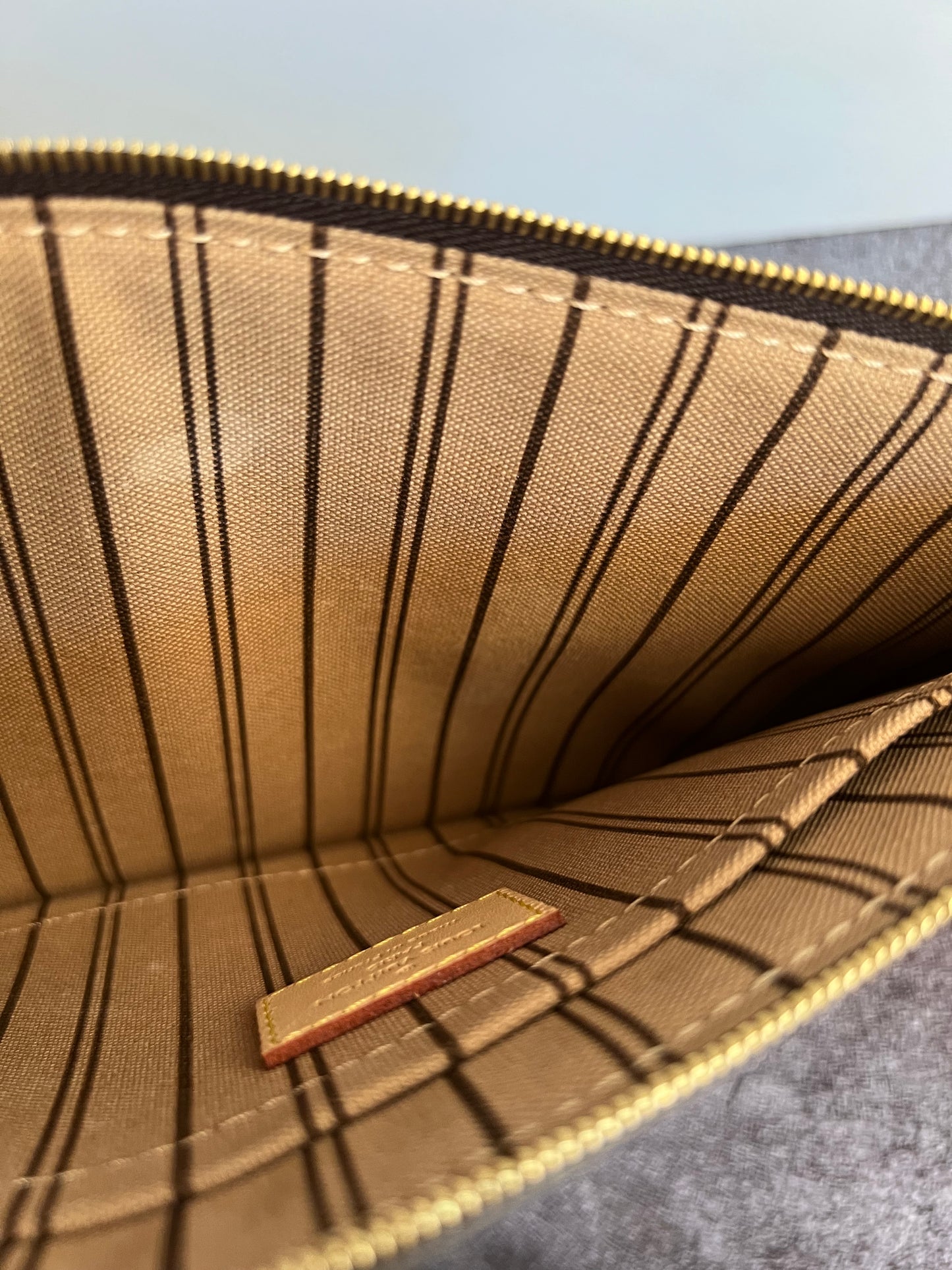 Neverfull MM Pouch Beige