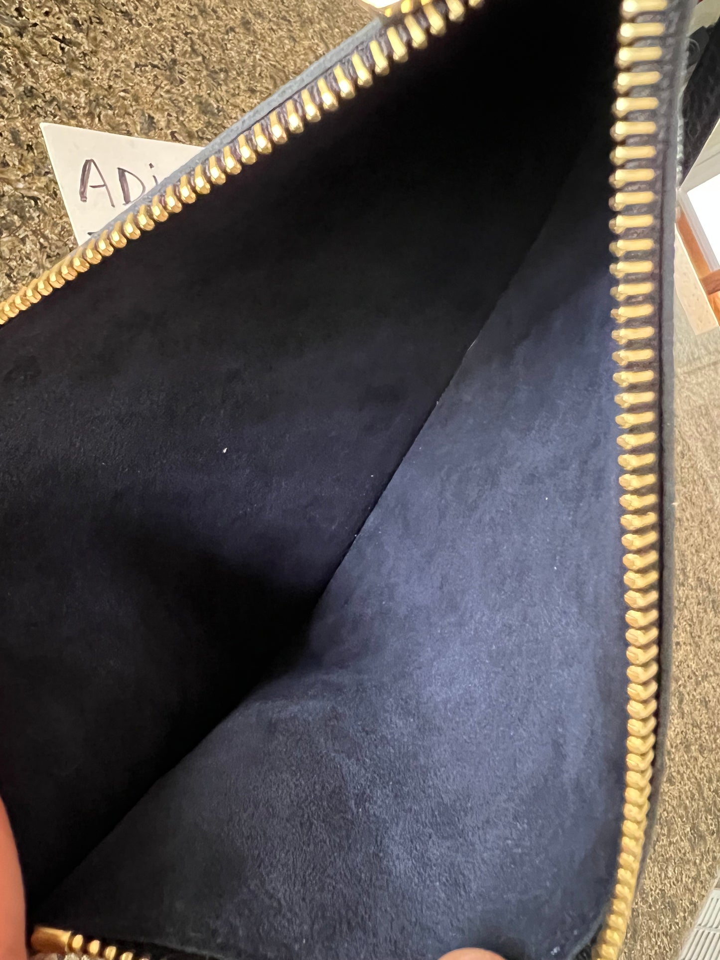 Neverfull MM Pouch Empreinte Noir