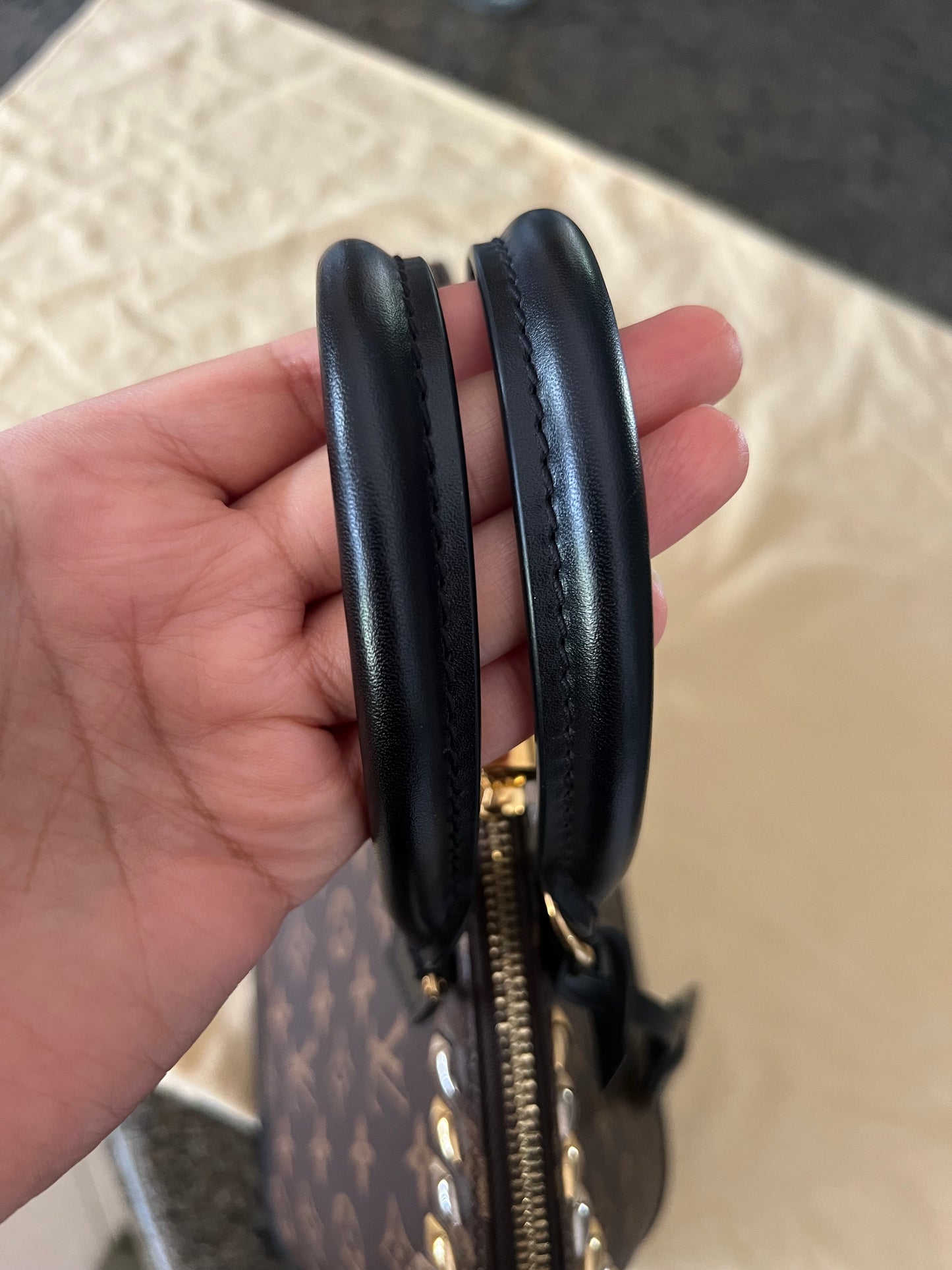 Alma PM Metal Stones