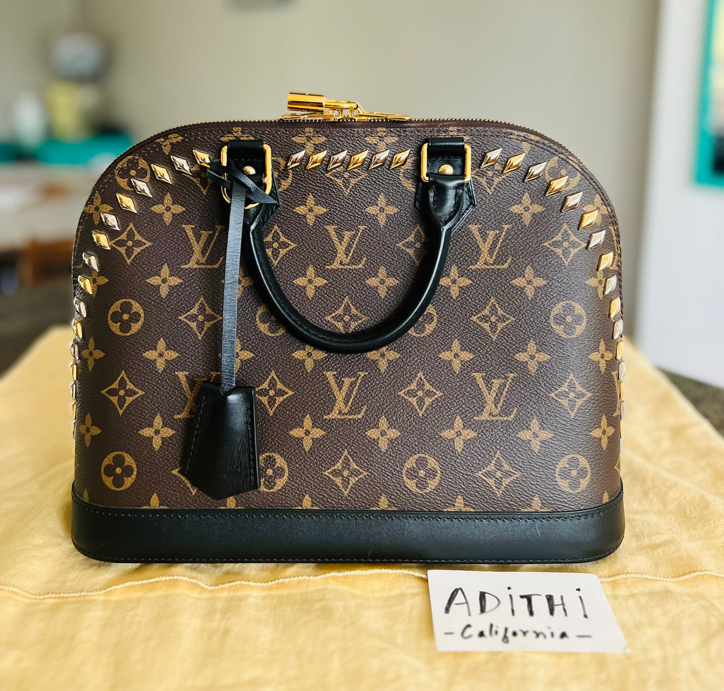 Alma PM Metal Stones