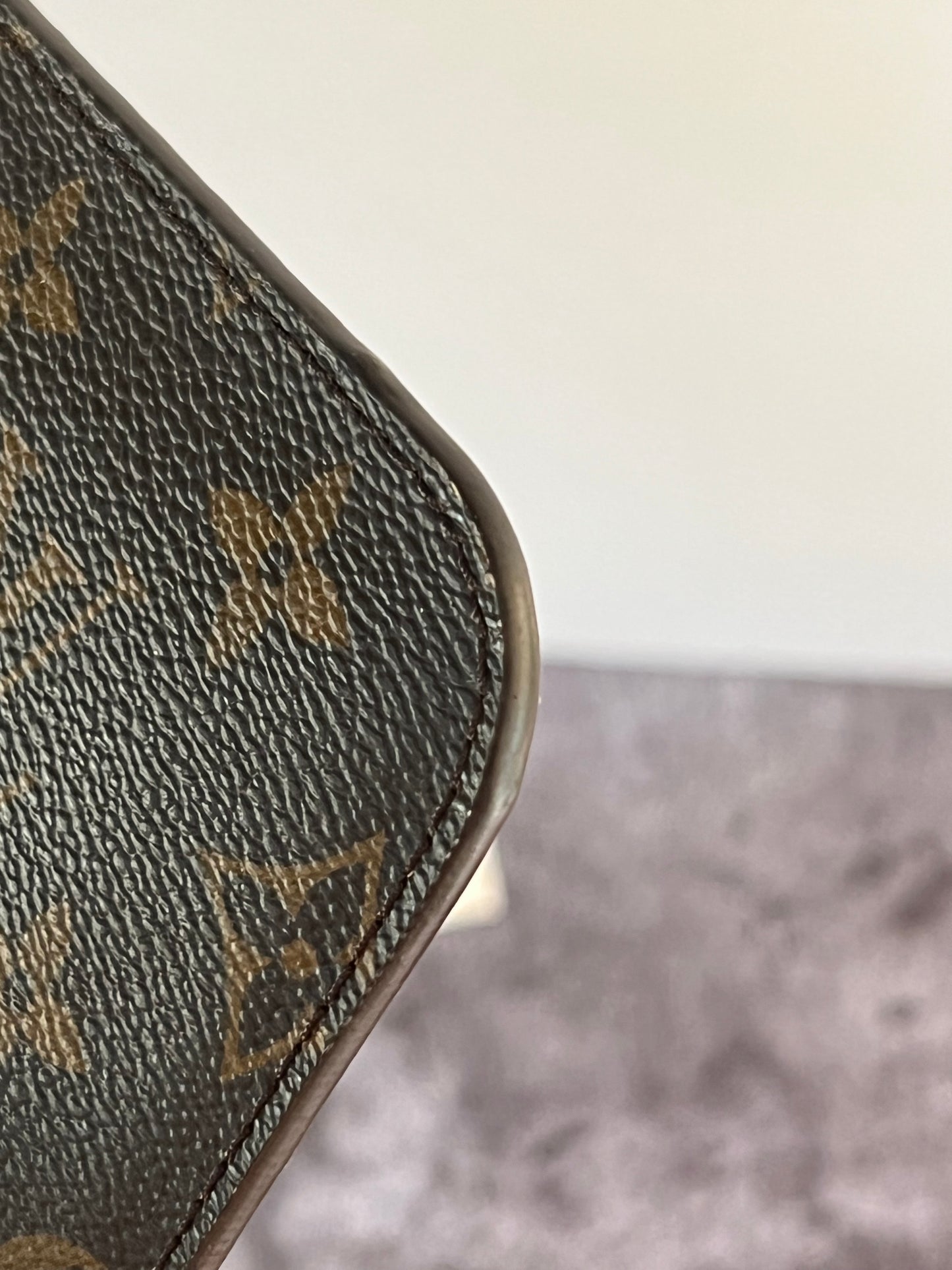 Neverfull MM Pouch Beige