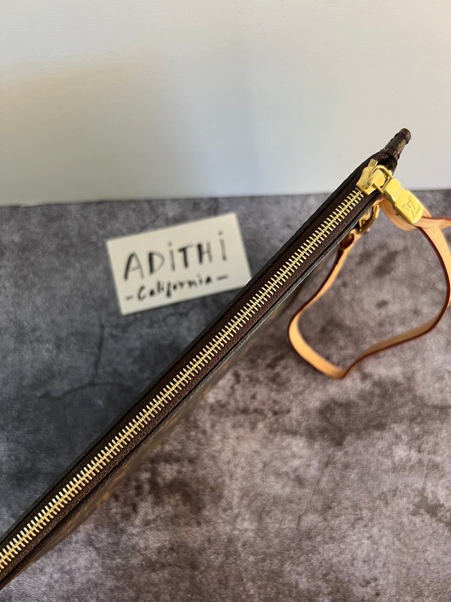 Neverfull MM Pouch Beige