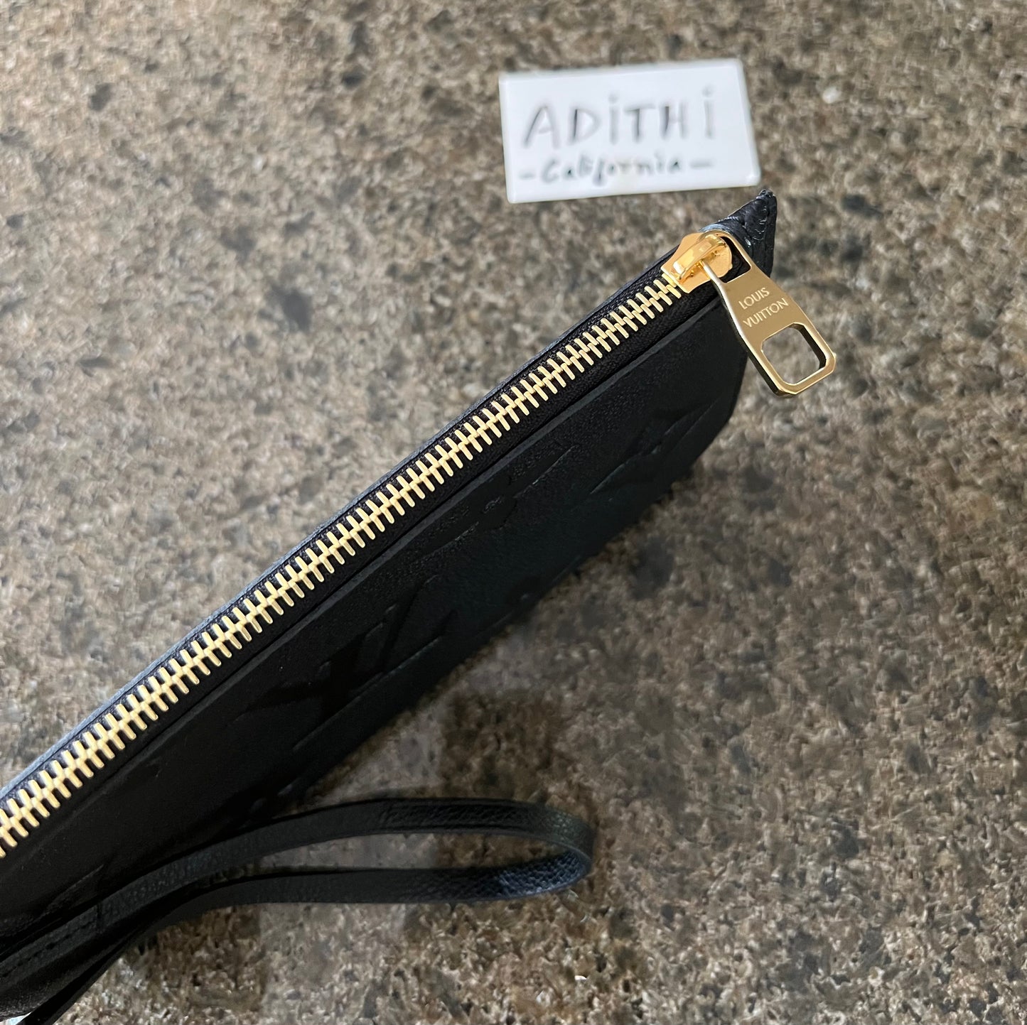Neverfull MM Pouch Empreinte Noir