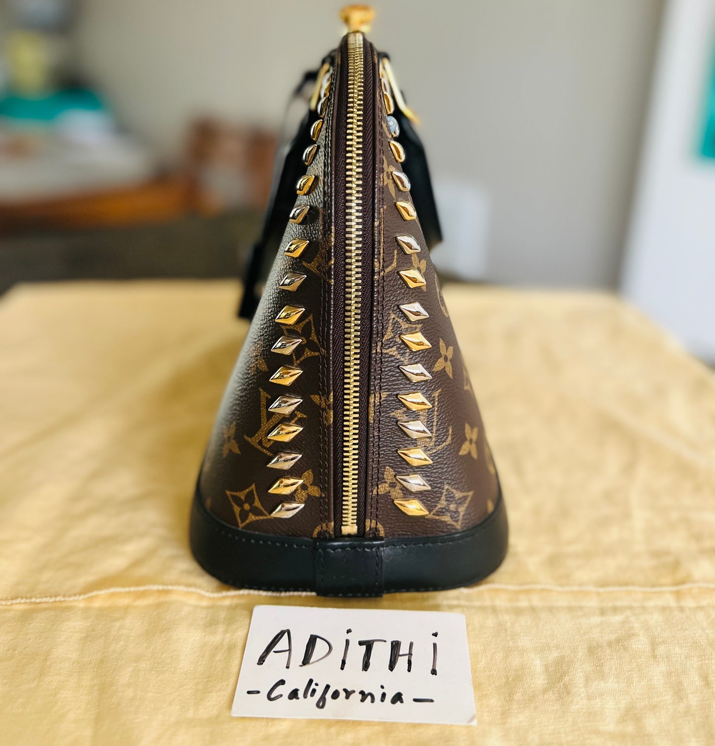 Alma PM Metal Stones