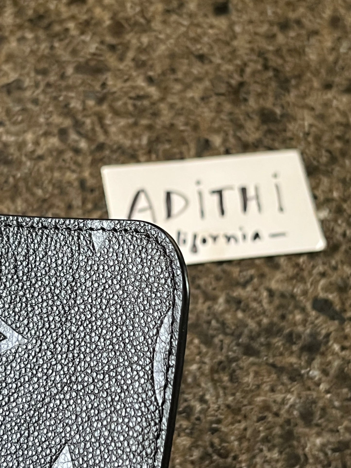 Neverfull MM Pouch Empreinte Noir
