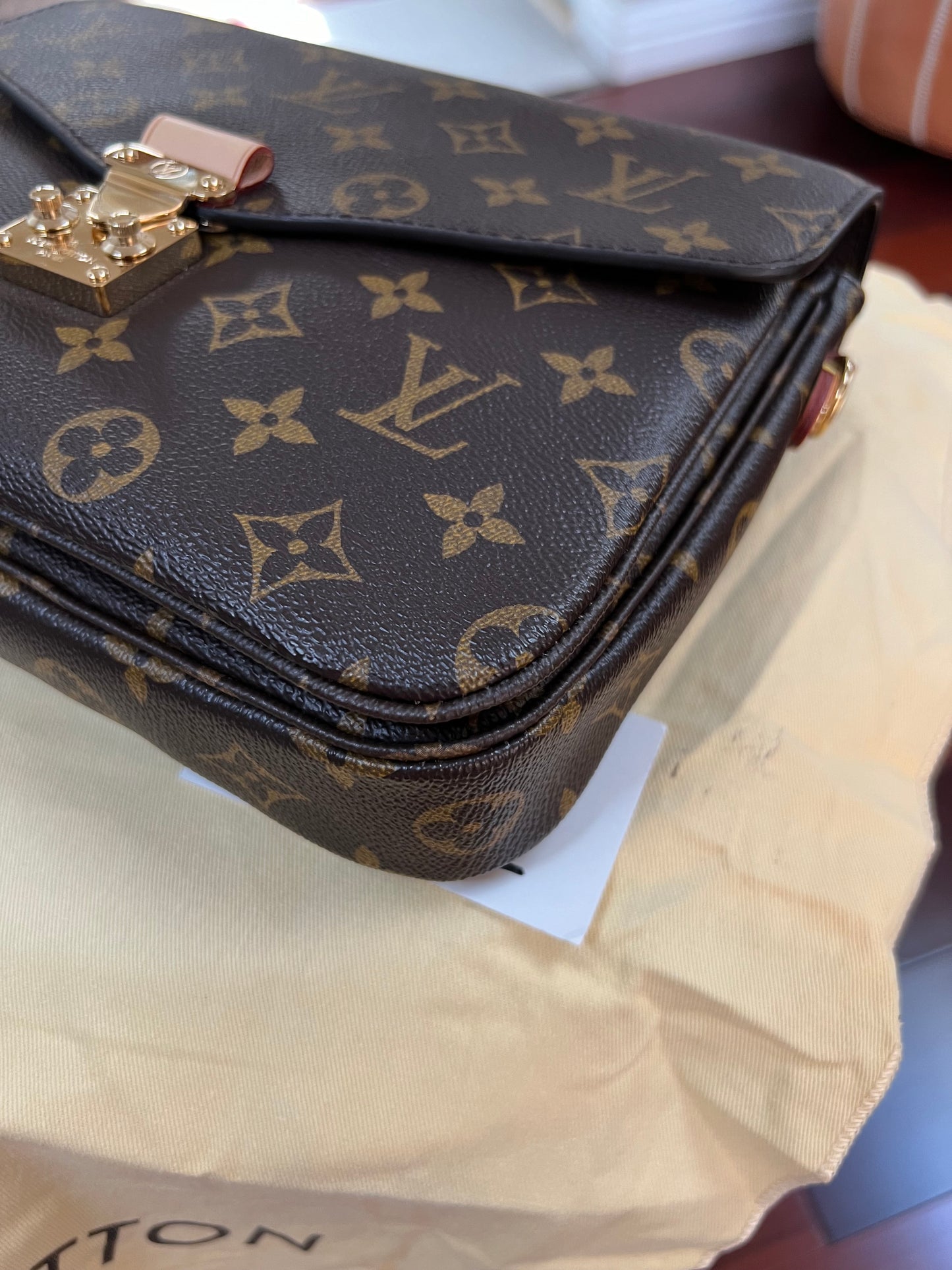 Pochette Metis Monogram