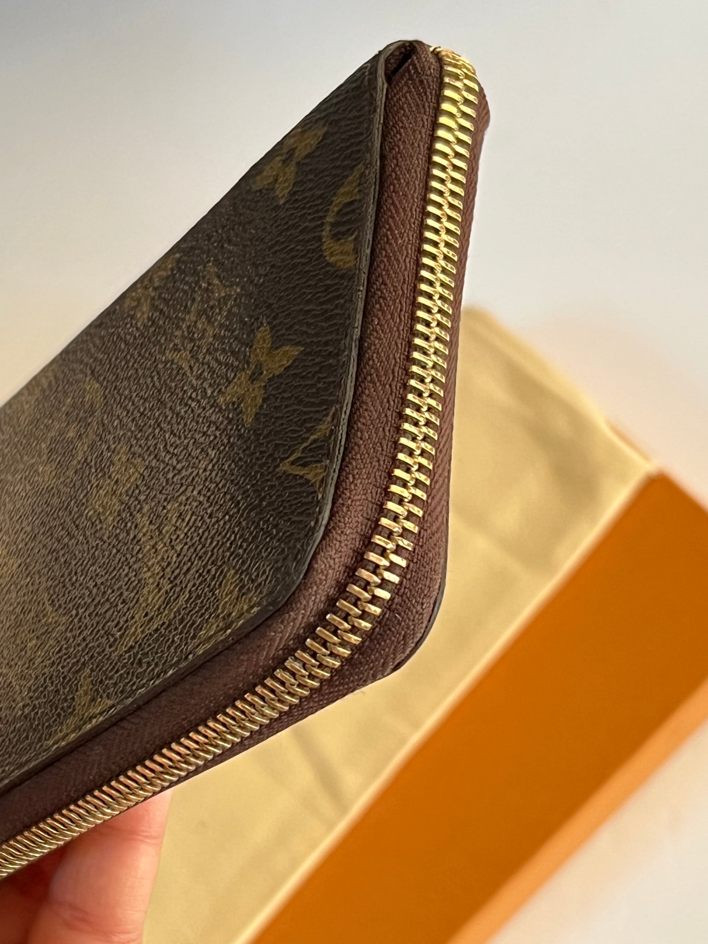 Zippy Compact Wallet