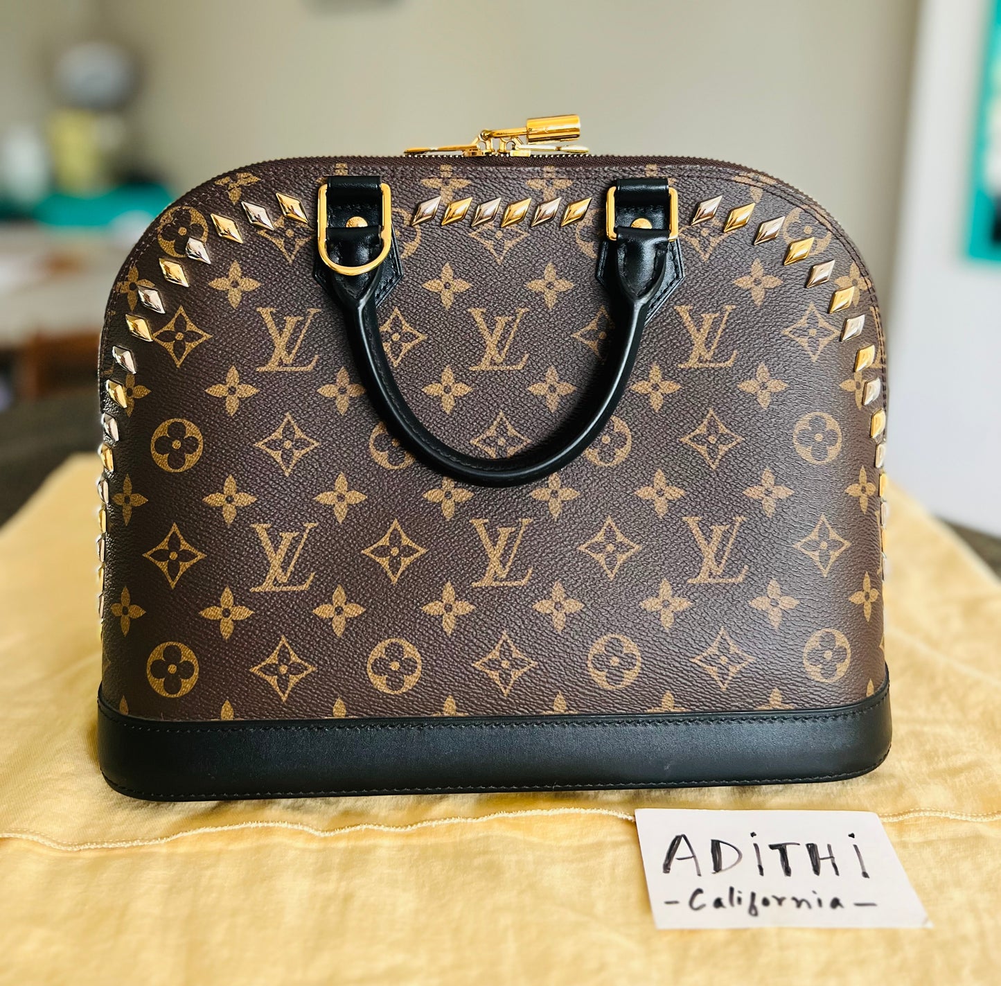 Alma PM Metal Stones