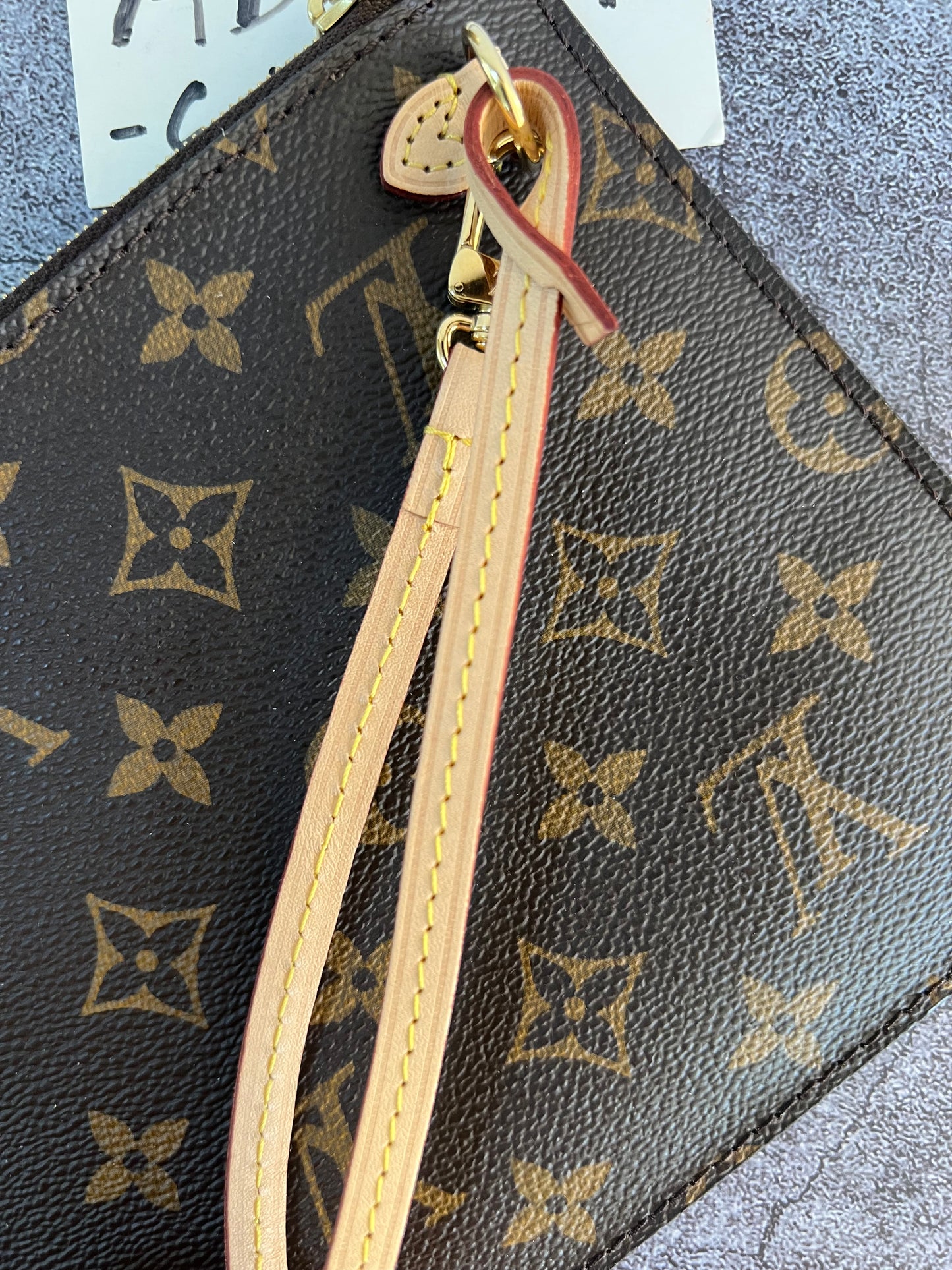 Neverfull MM Pouch Beige