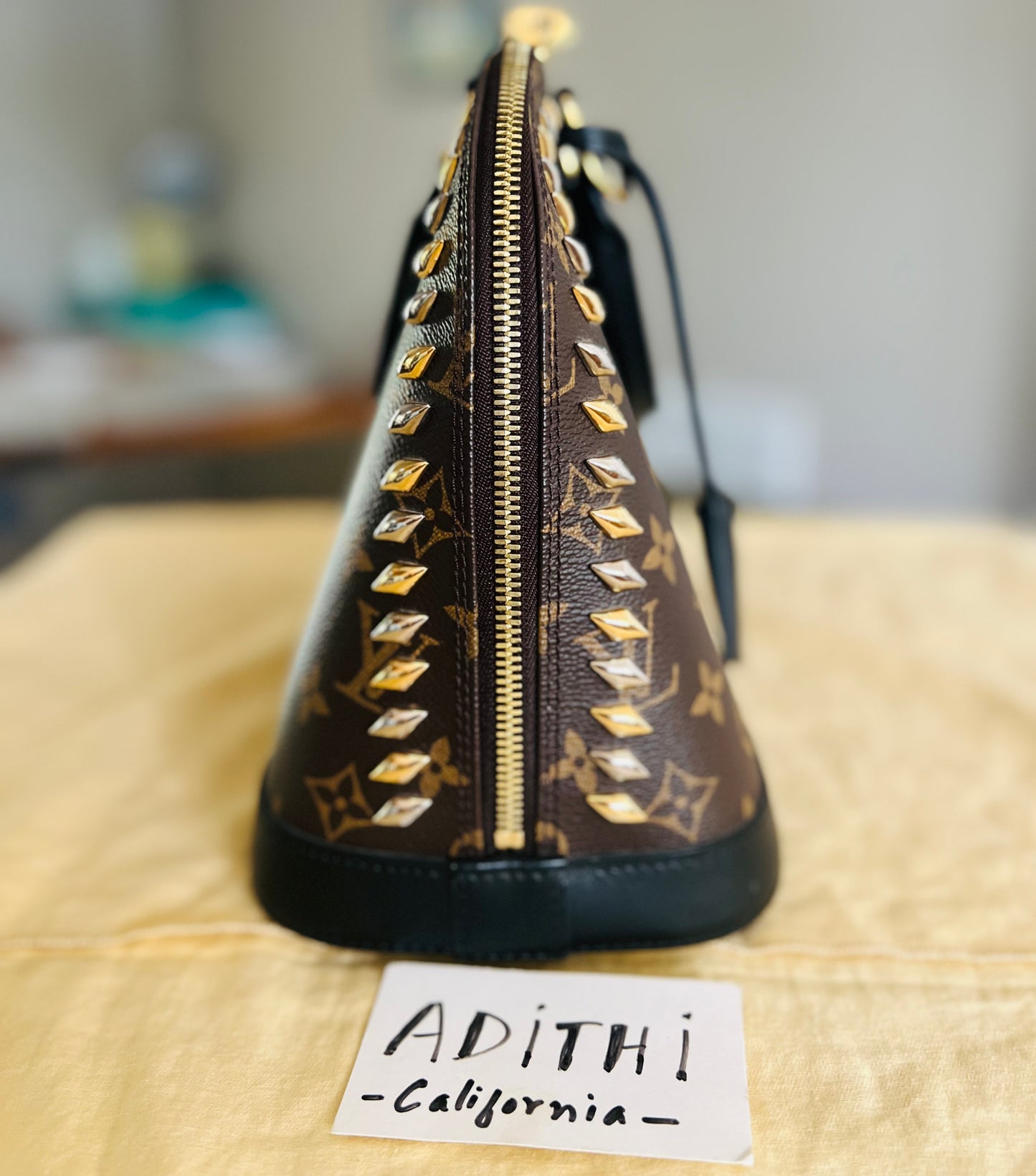 Alma PM Metal Stones