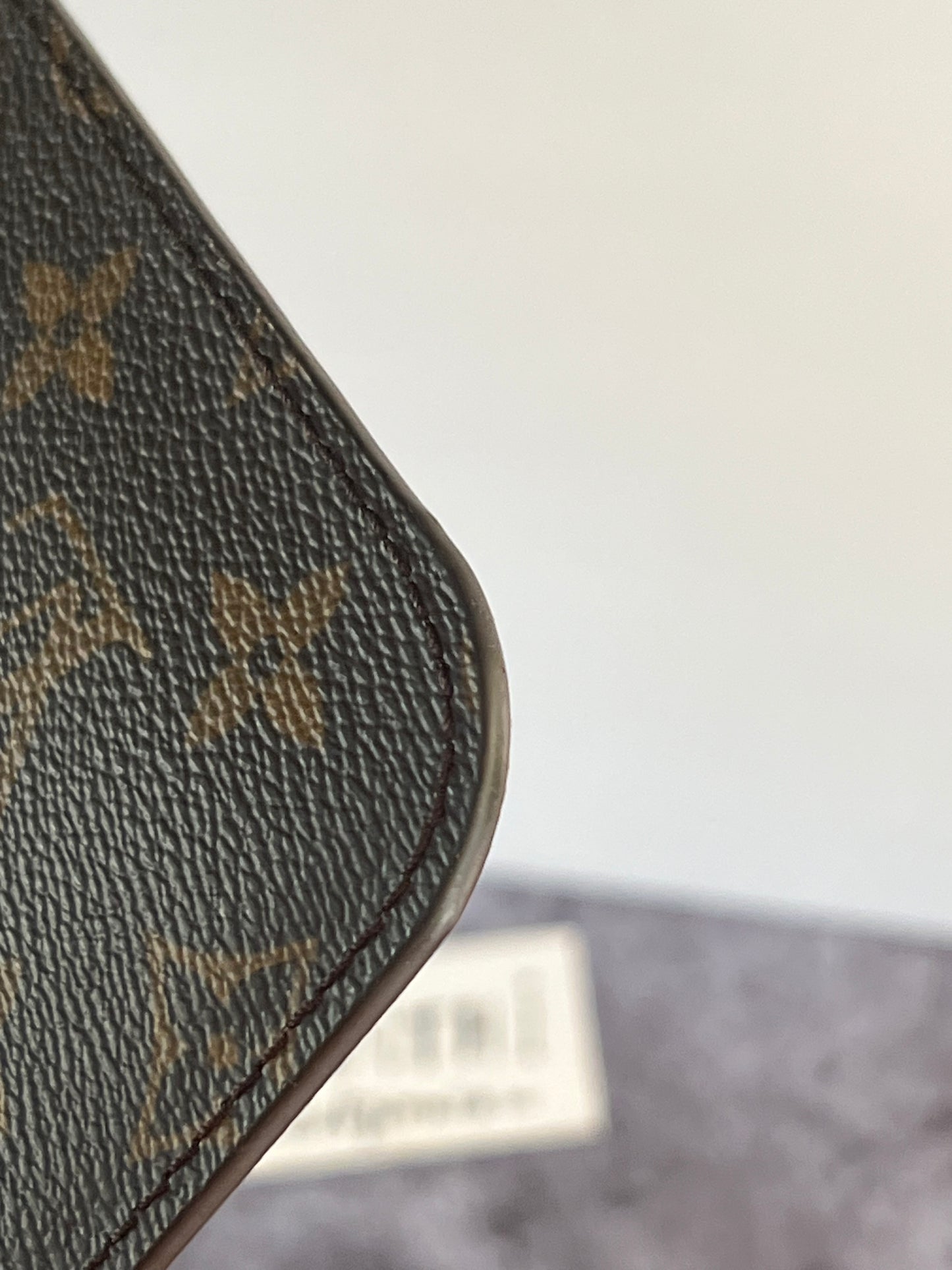 Neverfull MM Pouch Beige
