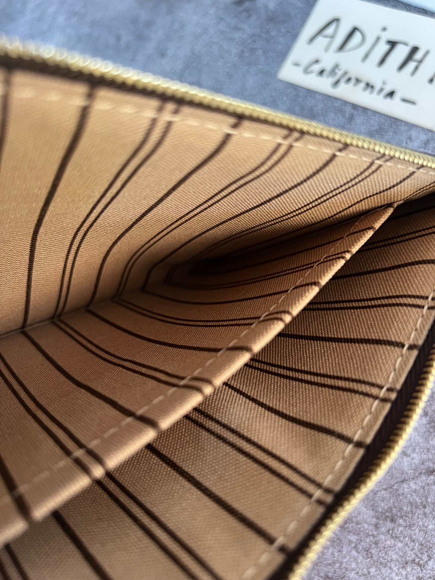 Neverfull MM Pouch Beige
