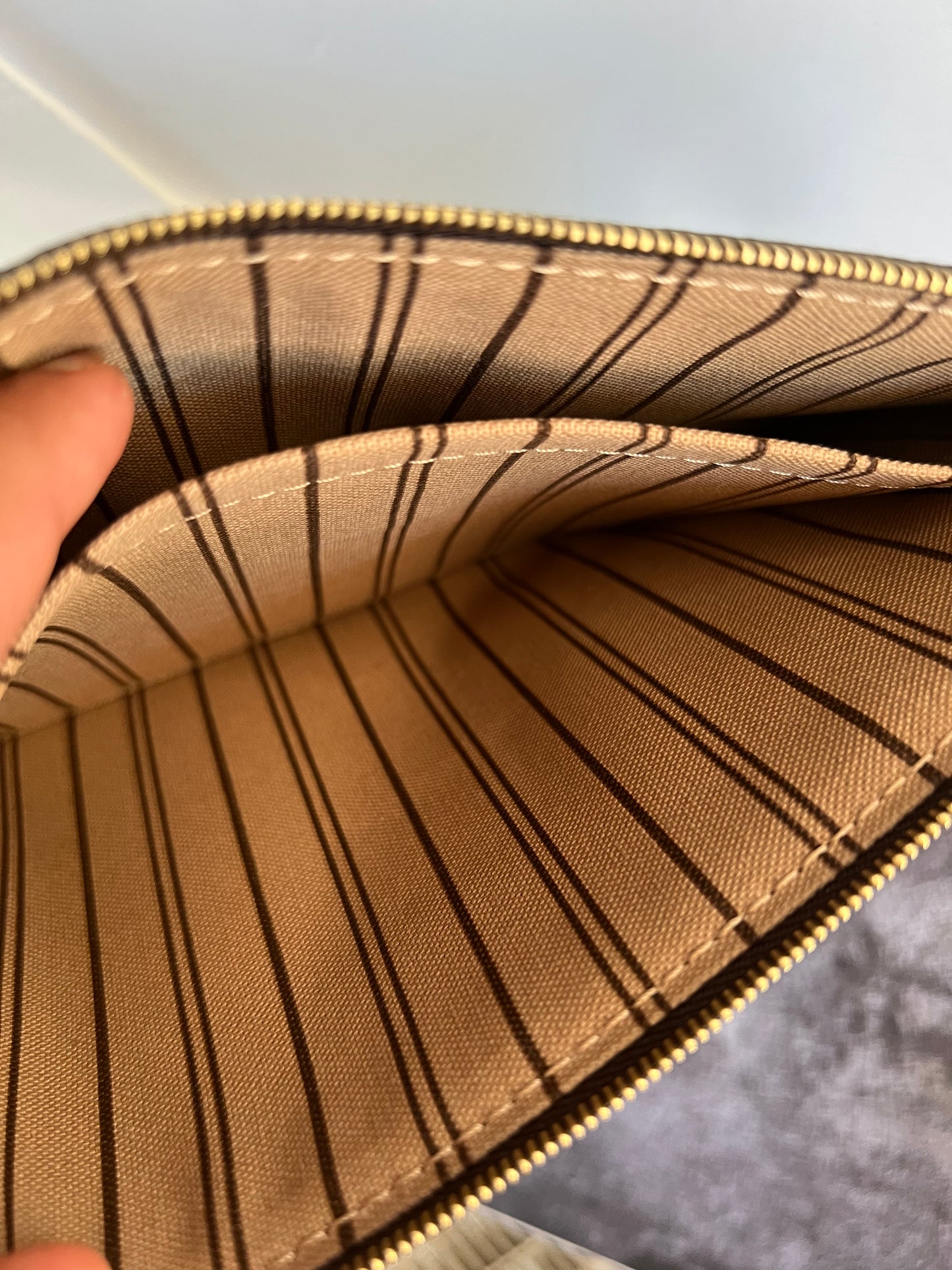 Neverfull MM Pouch Beige