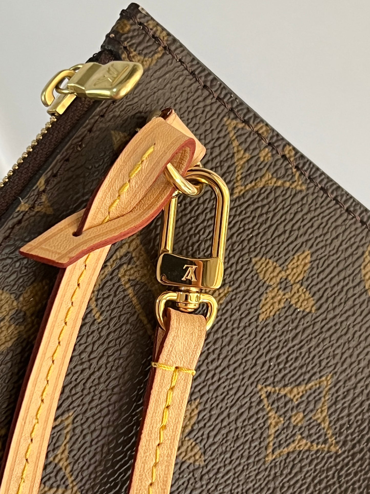 Neverfull MM Pouch Beige