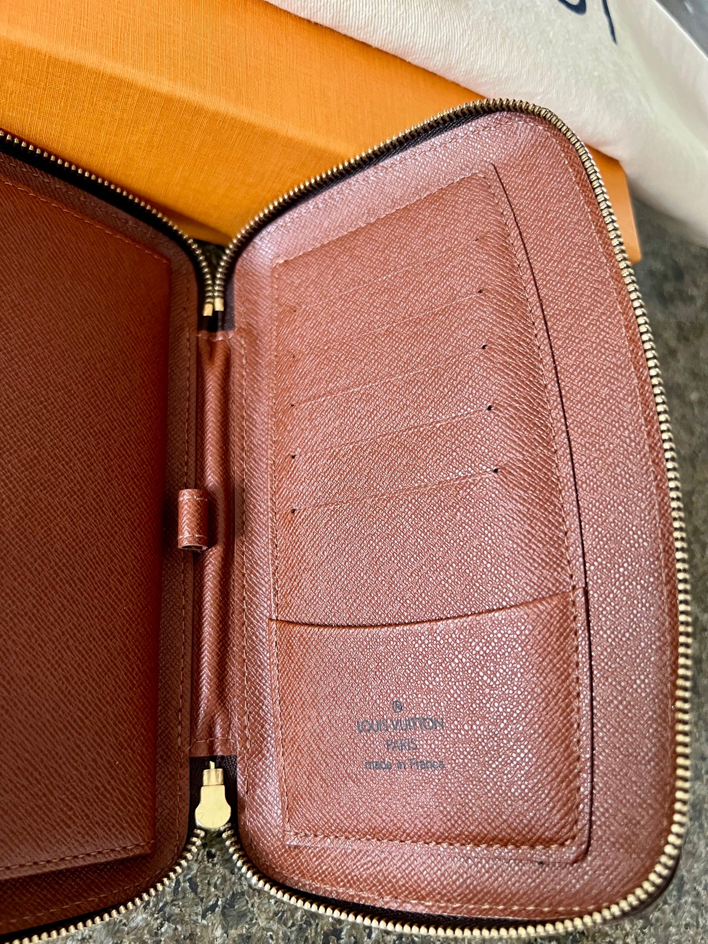 Geode Organizer Wallet