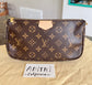Multi Pochette Accessories World Tour