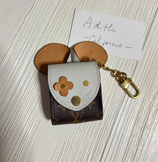 AirPods case/holder Mouse