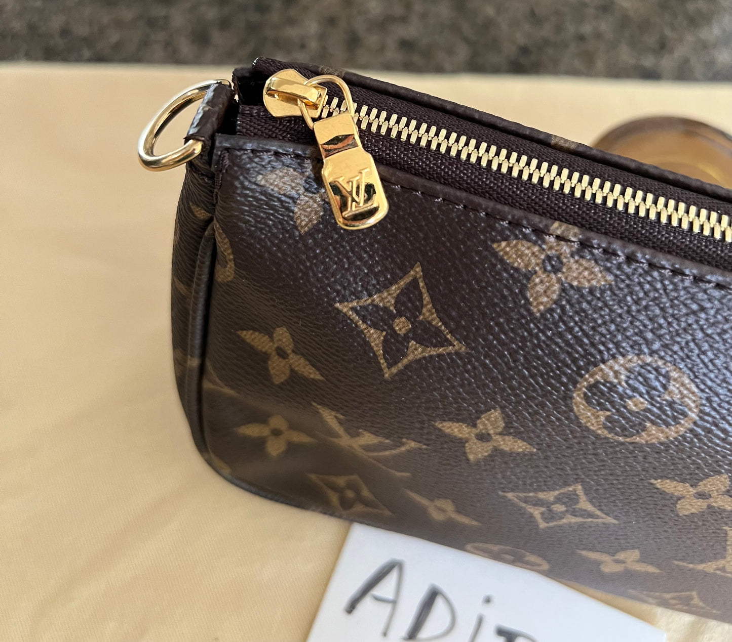 Multi Pochette Accessories World Tour