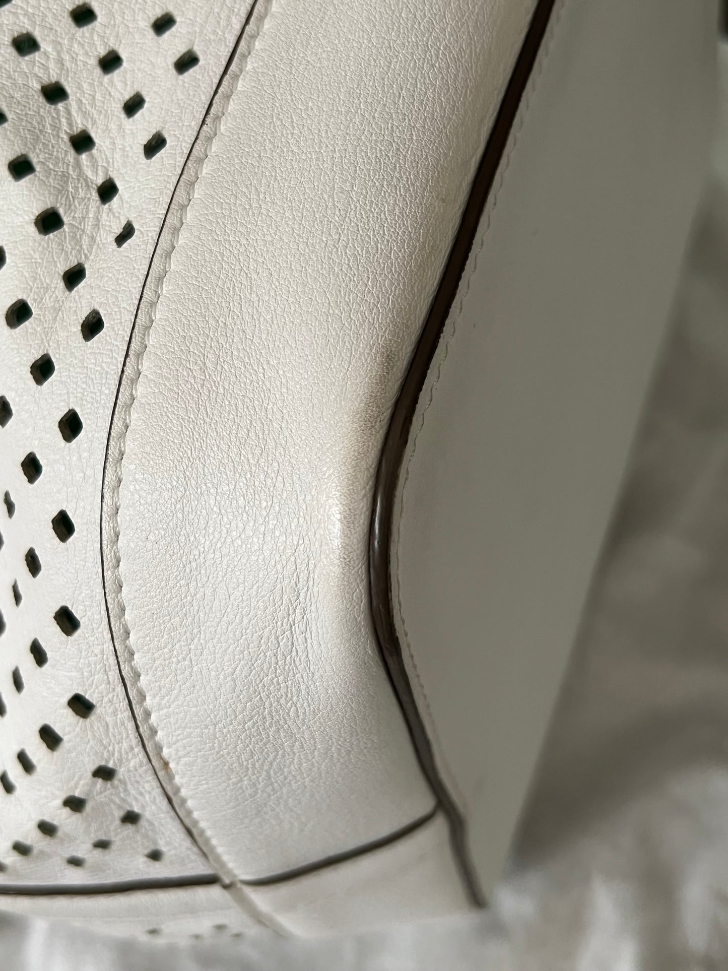 Noe Perforated White with Pouch
