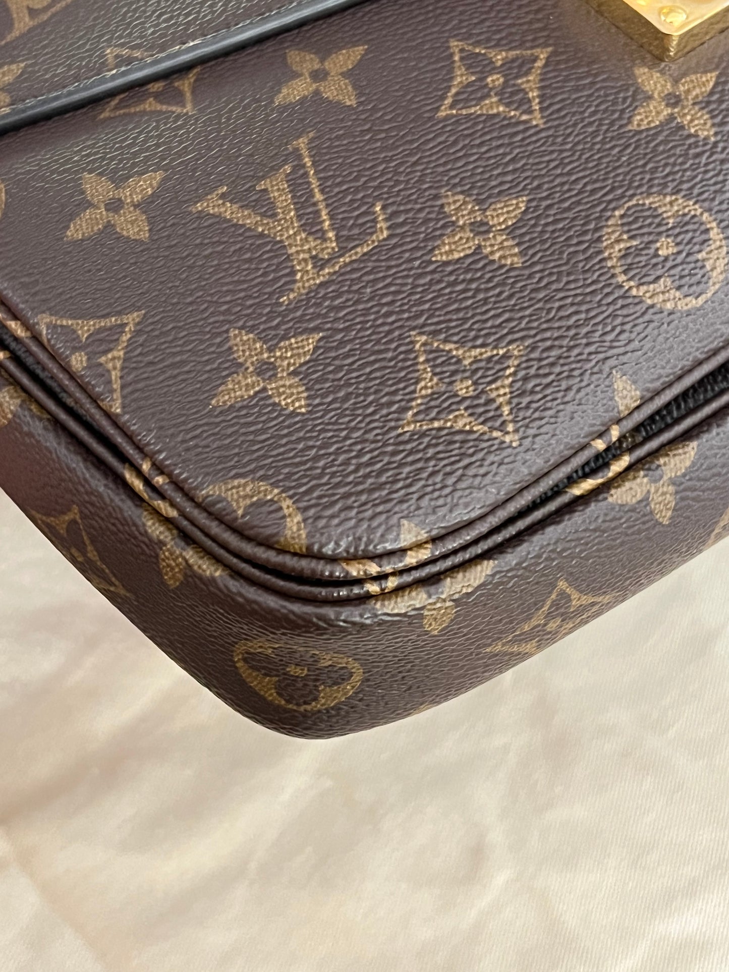 Pochette Metis