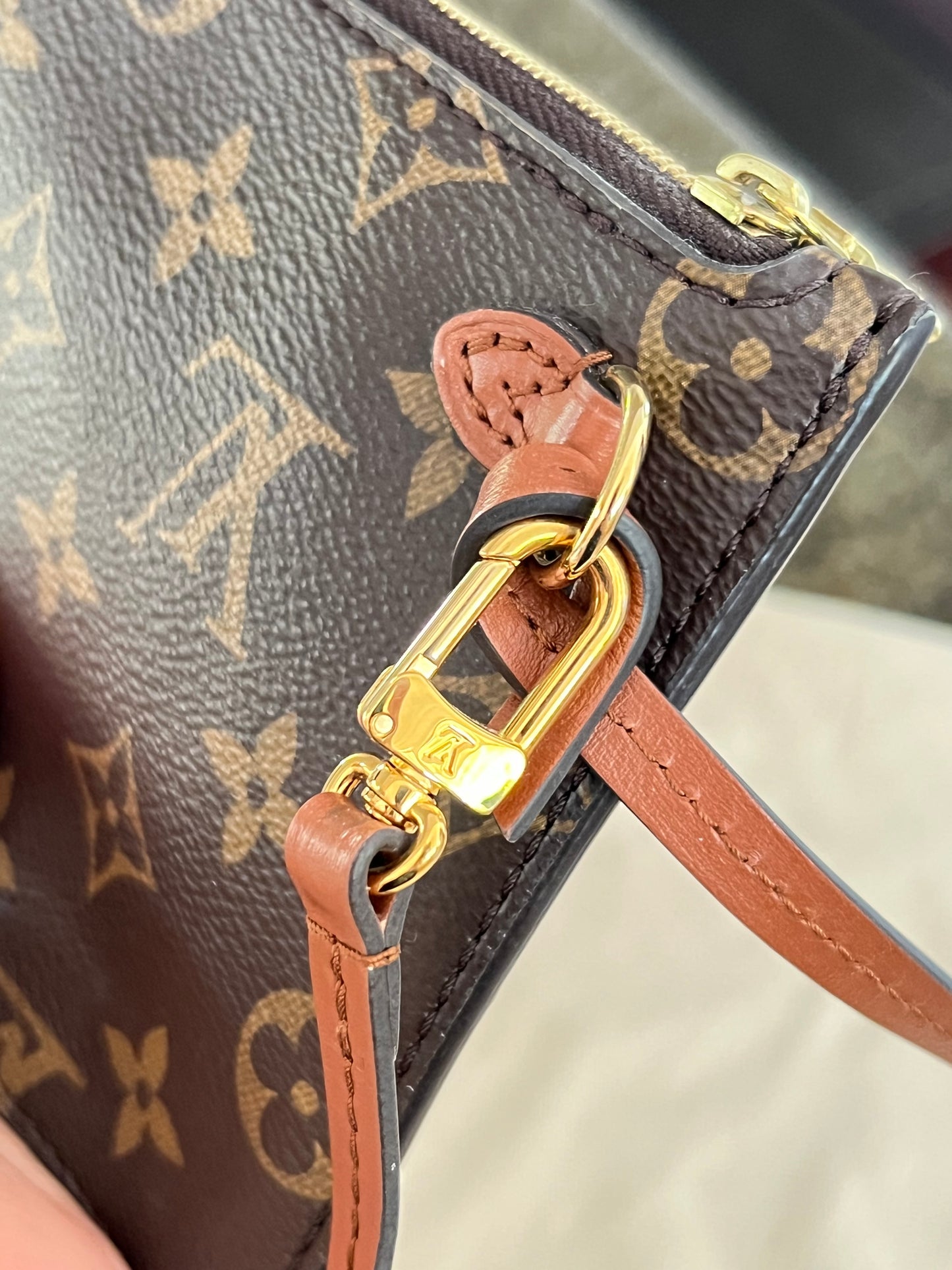 Loop Hobo with Pouch