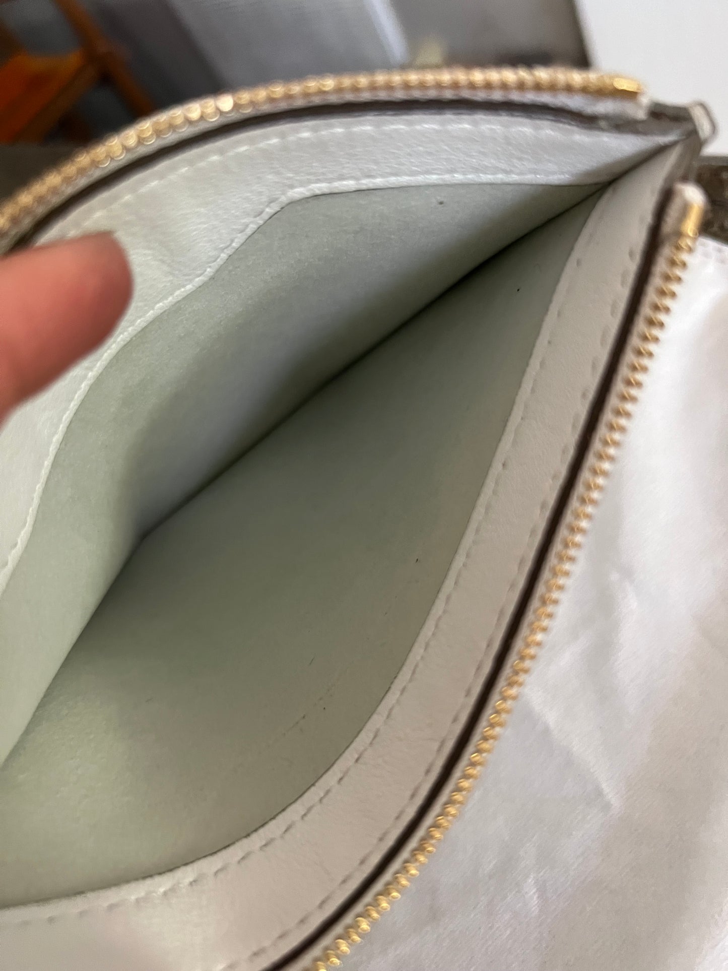 Noe Perforated White with Pouch