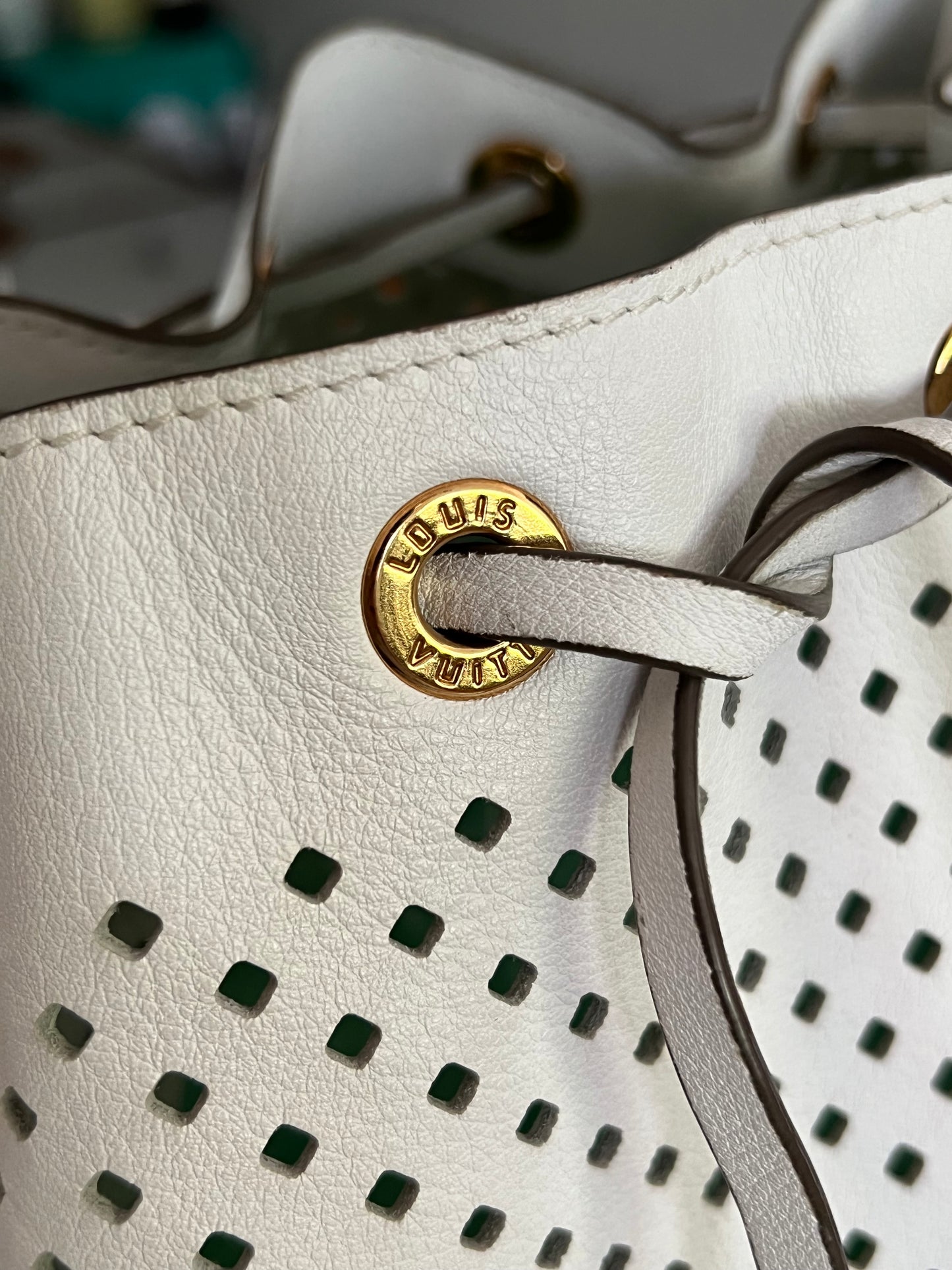 Noe Perforated White with Pouch