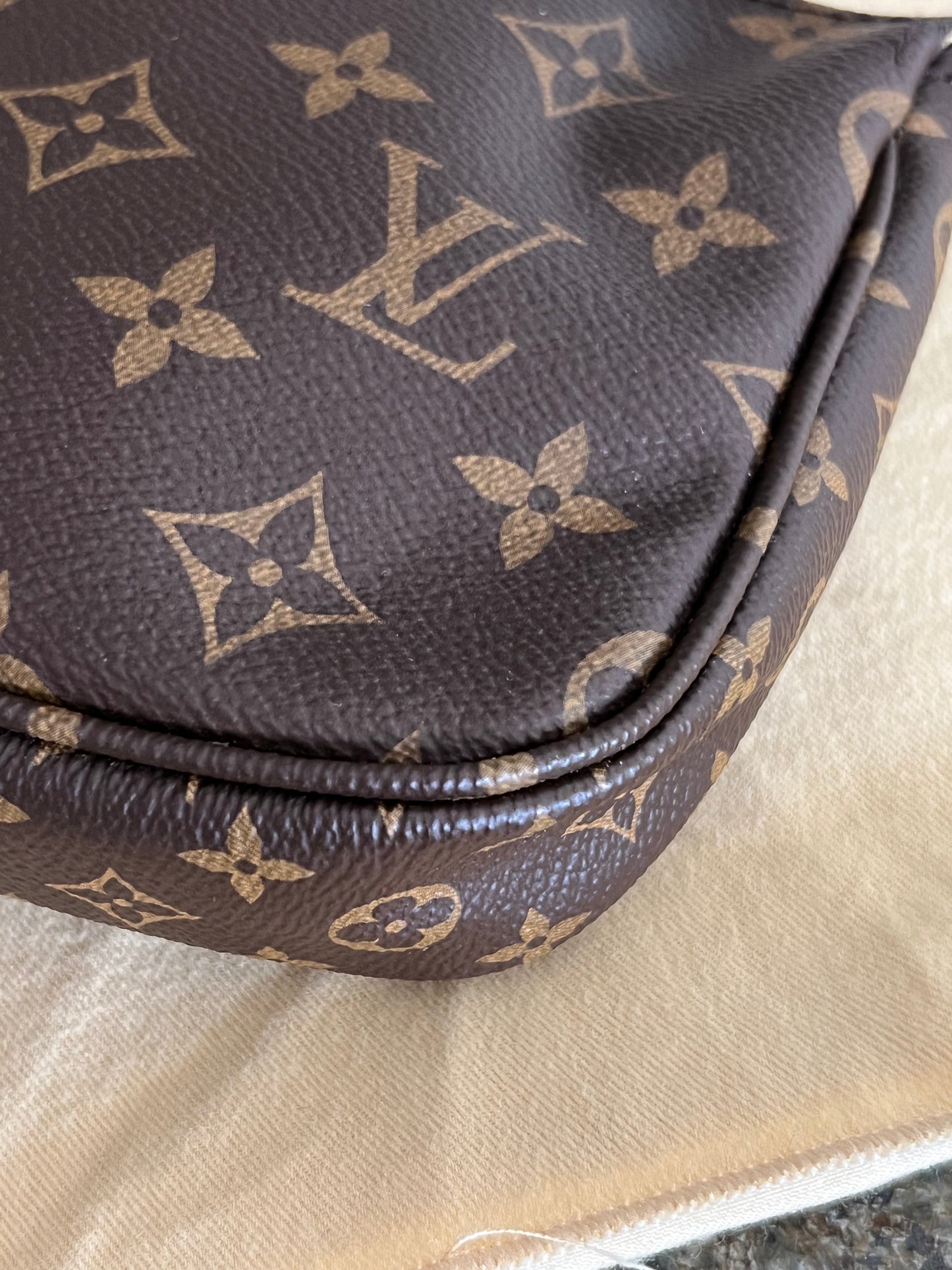 Multi Pochette Accessories World Tour