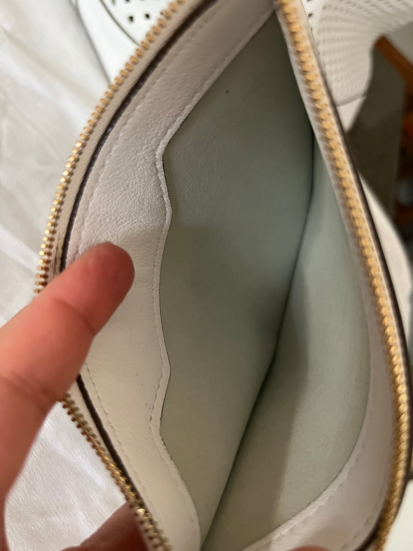 Noe Perforated White with Pouch